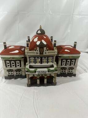 Department 56 "Victoria Station"